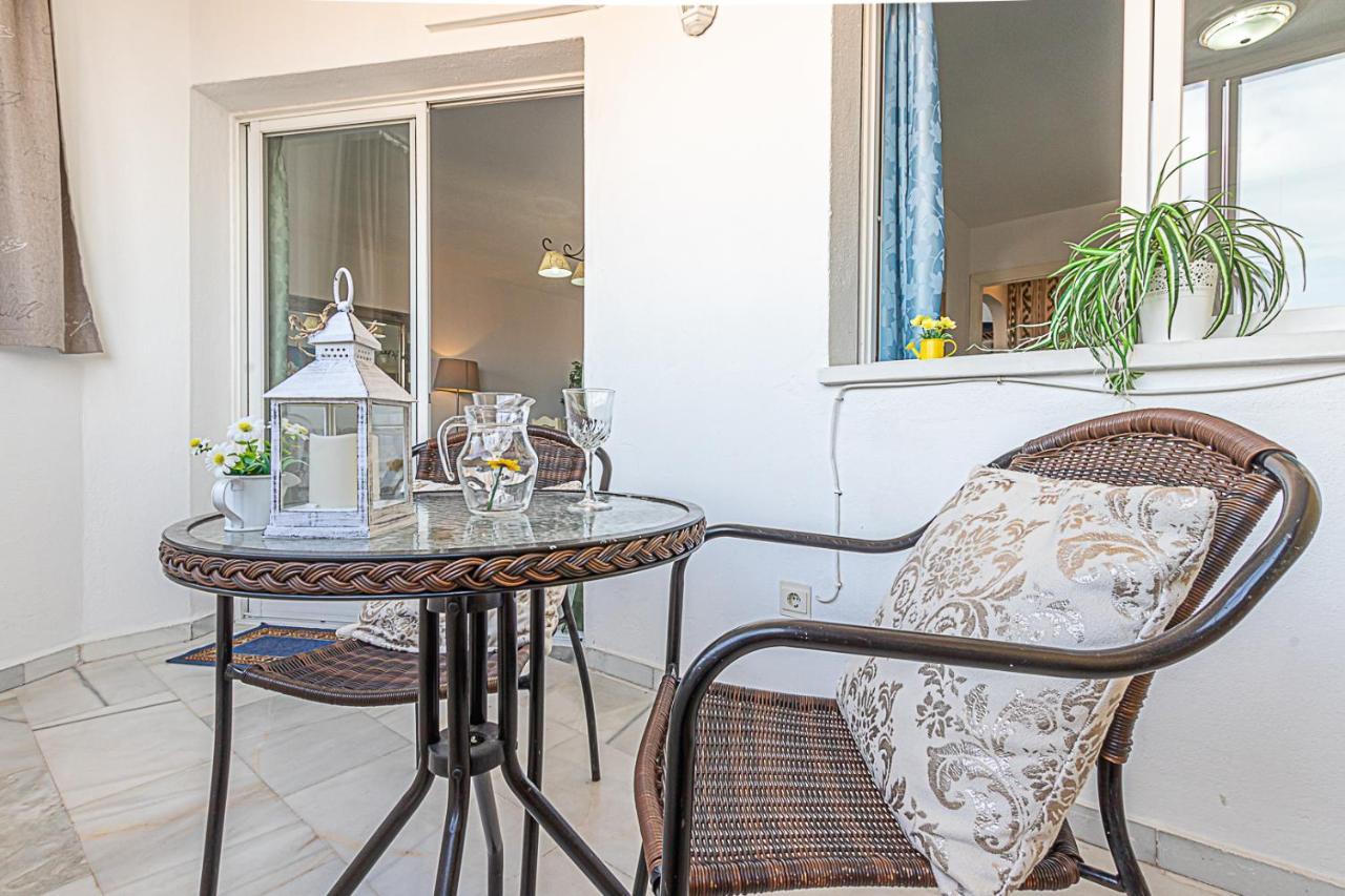 בנאלמדנה 797 Holiday Rentals - Amplio Piso Para 4 En El Centro De Arroyo De La Miel מראה חיצוני תמונה